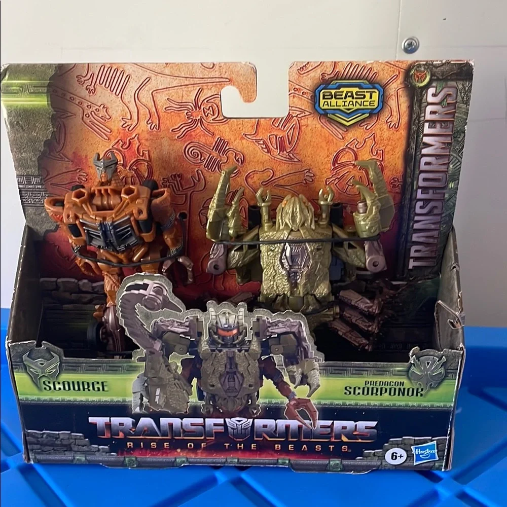 🎉NEW! Hasbro Brown and Tan Action Figures Playset